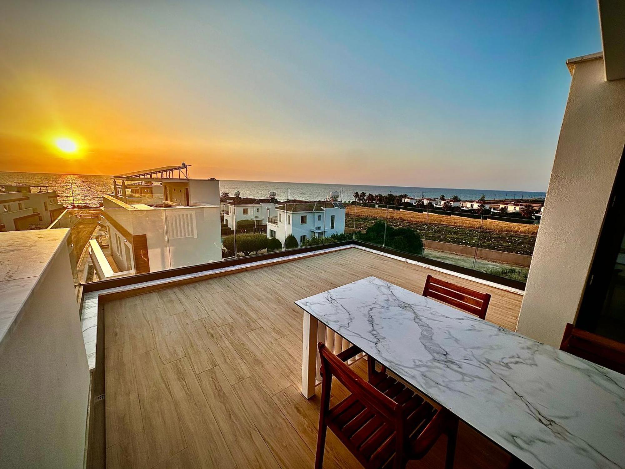 Santa Barbara Seafront Villas W Jacuzzi Pool Paphos Extérieur photo